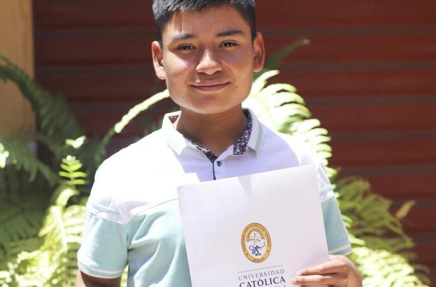  Erick Alarcón, uno de los ganadores de la beca bachiller  de la UCB