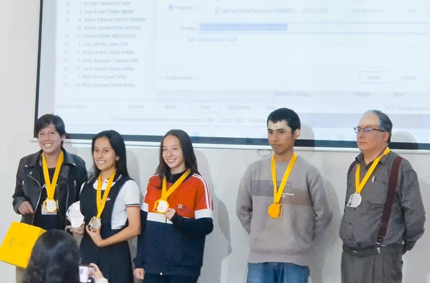 Estudiante se llevó el primer lugar del torneo de ajedrez tras vencer a su docente en la final